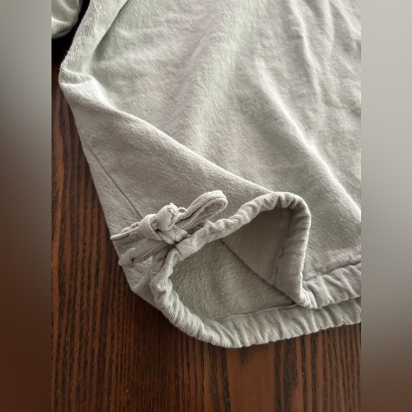 Drawstrings of Malibu green 1/4 Button pullover Shirt women’s M Travel coastal - Picture 12 of 15